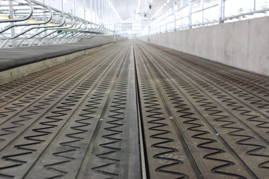 zigzag roll mat on dairy alleyway