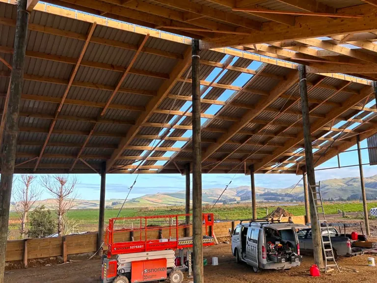 Centre pole composting barn